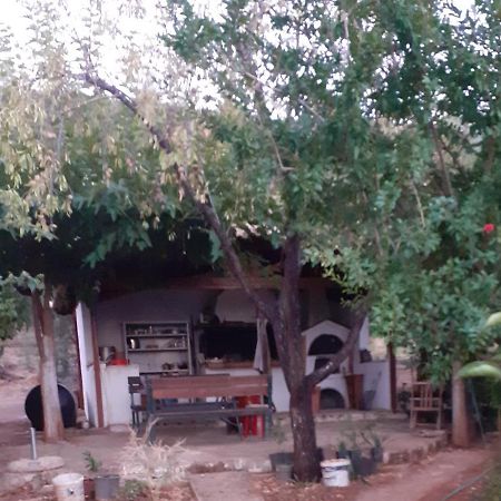 A Modern Farmhouse With Big Garden Trápeza Esterno foto