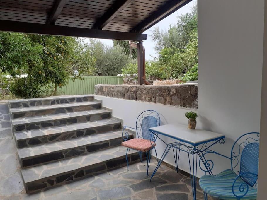 A Modern Farmhouse With Big Garden Trápeza Esterno foto