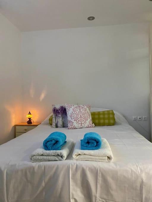 A Modern Farmhouse With Big Garden Trápeza Esterno foto