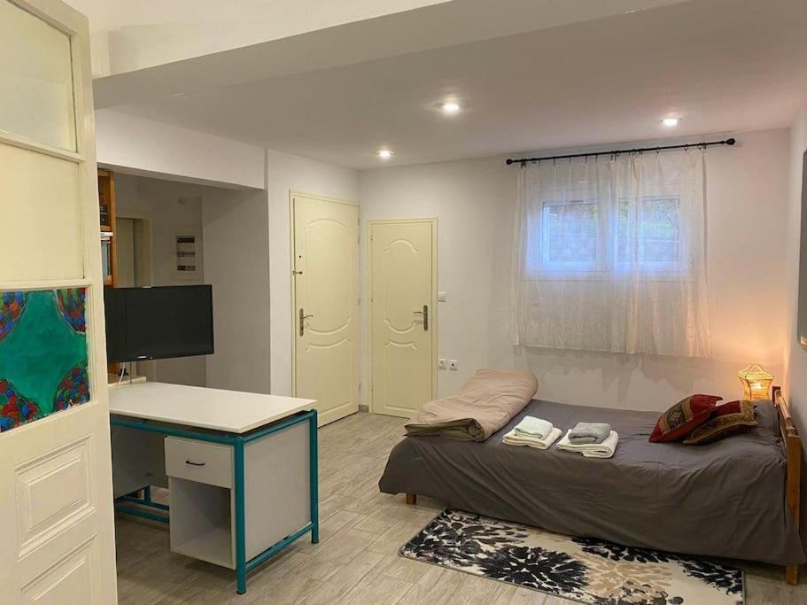 A Modern Farmhouse With Big Garden Trápeza Esterno foto