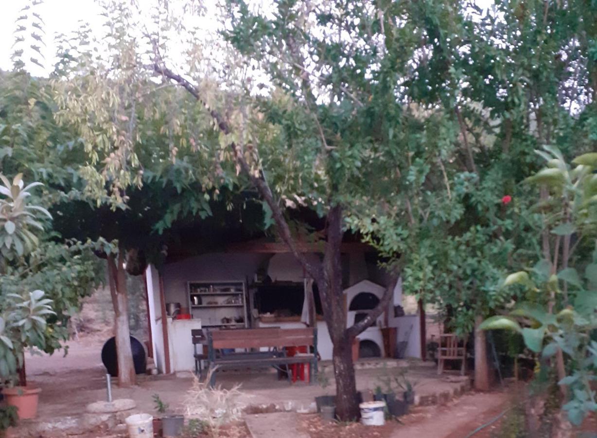 A Modern Farmhouse With Big Garden Trápeza Esterno foto